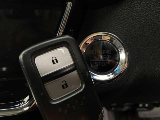 ホンダ ヴェゼル X ホンダセンシング 新潟県 2020(令2)年 2.8万km プラチナホワイトパール ホンダセンシング/純正8インチインターナビ/ CD/DVD/Bluetooth/フルセグTV/バックカメラ/レーダークルーズコントロール/LEDオートライト/純正16インチアルミホイール/ステアリングリモコン/レーンキープアシスト/ドラレコ/チップアップシート/スマートキー/ビルトインETC