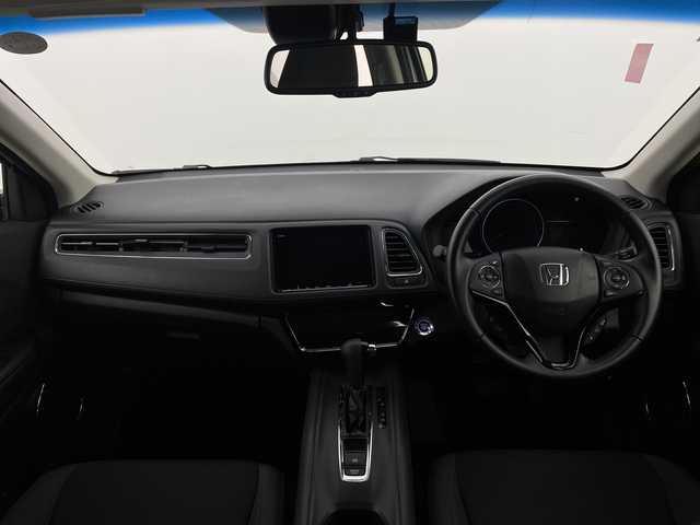 ホンダ ヴェゼル X ホンダセンシング 新潟県 2020(令2)年 2.8万km プラチナホワイトパール ホンダセンシング/純正8インチインターナビ/ CD/DVD/Bluetooth/フルセグTV/バックカメラ/レーダークルーズコントロール/LEDオートライト/純正16インチアルミホイール/ステアリングリモコン/レーンキープアシスト/ドラレコ/チップアップシート/スマートキー/ビルトインETC