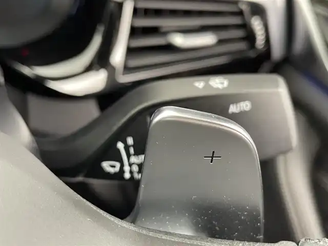 ＢＭＷ ５２３ｄ Mスポーツ 大分県 2020(令2)年 2.3万km アルピンホワイトⅢ ワンオーナー/インテリジェントセーフティ/ヘッドアップディスプレイ/360°モニター/純正10.25インチHDDナビゲーション/【フルセグTV、DVD再生可、BT対応、USB】/ステアリングスイッチ/黒レザーシート/・運転席2メモリーシート/・前席パワーシート/・全席シートヒーター/ミラー一体型ETC/SOSコール/レインセンサー/パワーバックドア/純正ドライブレコーダー(前方)/アイドリングストップ/横滑り防止装置/電動格納ミラー/純正フロアマット/オートライト/LEDヘッドライト/LEDフォグ/純正19インチアルミホイール/コーナーセンサー/保証書、取説、スペアキー有り