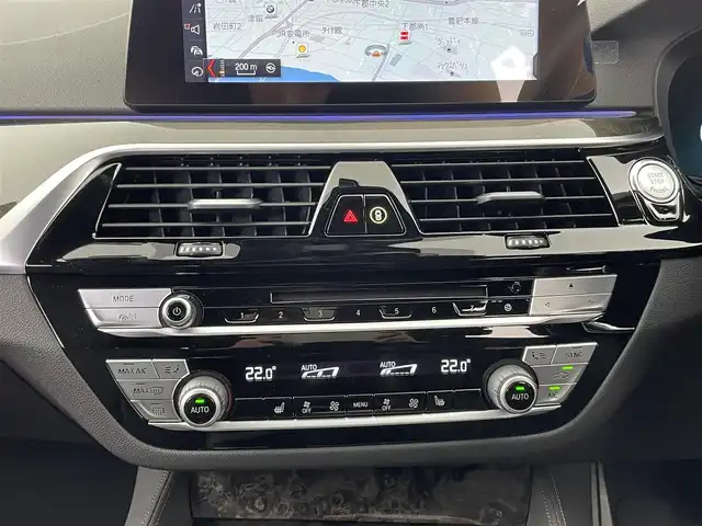 ＢＭＷ ５２３ｄ Mスポーツ 大分県 2020(令2)年 2.3万km アルピンホワイトⅢ ワンオーナー/インテリジェントセーフティ/ヘッドアップディスプレイ/360°モニター/純正10.25インチHDDナビゲーション/【フルセグTV、DVD再生可、BT対応、USB】/ステアリングスイッチ/黒レザーシート/・運転席2メモリーシート/・前席パワーシート/・全席シートヒーター/ミラー一体型ETC/SOSコール/レインセンサー/パワーバックドア/純正ドライブレコーダー(前方)/アイドリングストップ/横滑り防止装置/電動格納ミラー/純正フロアマット/オートライト/LEDヘッドライト/LEDフォグ/純正19インチアルミホイール/コーナーセンサー/保証書、取説、スペアキー有り