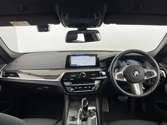 ＢＭＷ ５２３ｄ Mスポーツ 大分県 2020(令2)年 2.3万km アルピンホワイトⅢ ワンオーナー/インテリジェントセーフティ/ヘッドアップディスプレイ/360°モニター/純正10.25インチHDDナビゲーション/【フルセグTV、DVD再生可、BT対応、USB】/ステアリングスイッチ/黒レザーシート/・運転席2メモリーシート/・前席パワーシート/・全席シートヒーター/ミラー一体型ETC/SOSコール/レインセンサー/パワーバックドア/純正ドライブレコーダー(前方)/アイドリングストップ/横滑り防止装置/電動格納ミラー/純正フロアマット/オートライト/LEDヘッドライト/LEDフォグ/純正19インチアルミホイール/コーナーセンサー/保証書、取説、スペアキー有り