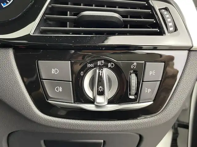 ＢＭＷ ５２３ｄ Mスポーツ 大分県 2020(令2)年 2.3万km アルピンホワイトⅢ ワンオーナー/インテリジェントセーフティ/ヘッドアップディスプレイ/360°モニター/純正10.25インチHDDナビゲーション/【フルセグTV、DVD再生可、BT対応、USB】/ステアリングスイッチ/黒レザーシート/・運転席2メモリーシート/・前席パワーシート/・全席シートヒーター/ミラー一体型ETC/SOSコール/レインセンサー/パワーバックドア/純正ドライブレコーダー(前方)/アイドリングストップ/横滑り防止装置/電動格納ミラー/純正フロアマット/オートライト/LEDヘッドライト/LEDフォグ/純正19インチアルミホイール/コーナーセンサー/保証書、取説、スペアキー有り