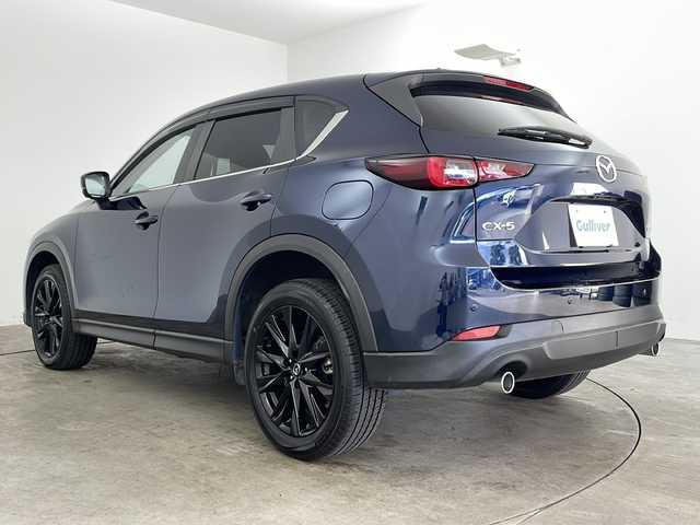 マツダ ＣＸ－５ XD ブラックトーンエディション 兵庫県 2022(令4)年 4.8万km ディープクリスタルブルーマイカ ・純正10.25インチナビ/CD/DVD/Bluetooth/TV/USB/・360°ビューモニター/・BOSEサウンドシステム/・ETC/・i-ACTIVSENSE/・スマートブレーキサポート/・スマートシティブレーキサポート/・レーンキープアシストシステム/・車間認知支援システム/・車線逸脱警報システム/・ブラインドスポットモニタリング/・クルージング＆トラフィックサポート/・ハンズフリー機能付パワーリフトゲート/・革巻きステアリング/・ステアリングスイッチ/・パドルシフト/・ステアリングヒーター/・ヘッドアップディスプレイ/・ハーフレザーシート/・運転席メモリー付きパワーシート/・前席シートヒーター/・純正フロアマット/・ＬＥＤヘッドライト/・オートライト/・アダプティブハイビームアシスト/・純正19インチアルミホイール/・置くだけ充電/・アイドリングストップ