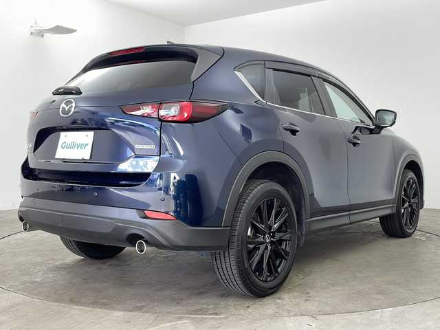 マツダ ＣＸ－５ XD ブラックトーンエディション 兵庫県 2022(令4)年 4.8万km ディープクリスタルブルーマイカ ・純正10.25インチナビ/CD/DVD/Bluetooth/TV/USB/・360°ビューモニター/・BOSEサウンドシステム/・ETC/・i-ACTIVSENSE/・スマートブレーキサポート/・スマートシティブレーキサポート/・レーンキープアシストシステム/・車間認知支援システム/・車線逸脱警報システム/・ブラインドスポットモニタリング/・クルージング＆トラフィックサポート/・ハンズフリー機能付パワーリフトゲート/・革巻きステアリング/・ステアリングスイッチ/・パドルシフト/・ステアリングヒーター/・ヘッドアップディスプレイ/・ハーフレザーシート/・運転席メモリー付きパワーシート/・前席シートヒーター/・純正フロアマット/・ＬＥＤヘッドライト/・オートライト/・アダプティブハイビームアシスト/・純正19インチアルミホイール/・置くだけ充電/・アイドリングストップ