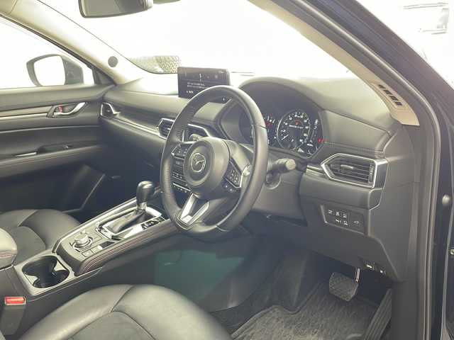 マツダ ＣＸ－５ XD ブラックトーンエディション 兵庫県 2022(令4)年 4.8万km ディープクリスタルブルーマイカ ・純正10.25インチナビ/CD/DVD/Bluetooth/TV/USB/・360°ビューモニター/・BOSEサウンドシステム/・ETC/・i-ACTIVSENSE/・スマートブレーキサポート/・スマートシティブレーキサポート/・レーンキープアシストシステム/・車間認知支援システム/・車線逸脱警報システム/・ブラインドスポットモニタリング/・クルージング＆トラフィックサポート/・ハンズフリー機能付パワーリフトゲート/・革巻きステアリング/・ステアリングスイッチ/・パドルシフト/・ステアリングヒーター/・ヘッドアップディスプレイ/・ハーフレザーシート/・運転席メモリー付きパワーシート/・前席シートヒーター/・純正フロアマット/・ＬＥＤヘッドライト/・オートライト/・アダプティブハイビームアシスト/・純正19インチアルミホイール/・置くだけ充電/・アイドリングストップ