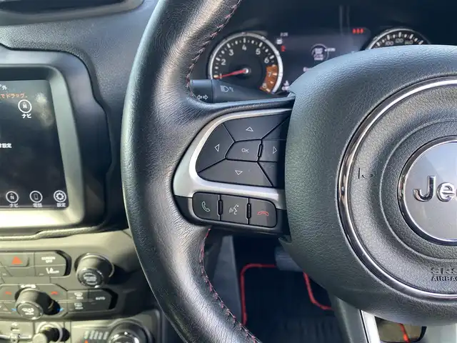 クライスラー・ジープ ジープ レネゲード トレイルホーク 福岡県 2019(令1)年 6.3万km 黒 ・クルーズコントロール/・純正ナビ/Bluetooth/USB/AUX/・バックカメラ/・ドライブレコーダー/・フルセグ/・ETC/・純正17AW/・LEDライト/・ブラインドスポット/・ダウンヒルアシスト