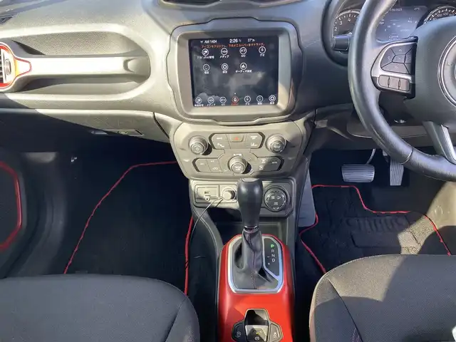 クライスラー・ジープ ジープ レネゲード トレイルホーク 福岡県 2019(令1)年 6.3万km 黒 ・クルーズコントロール/・純正ナビ/Bluetooth/USB/AUX/・バックカメラ/・ドライブレコーダー/・フルセグ/・ETC/・純正17AW/・LEDライト/・ブラインドスポット/・ダウンヒルアシスト