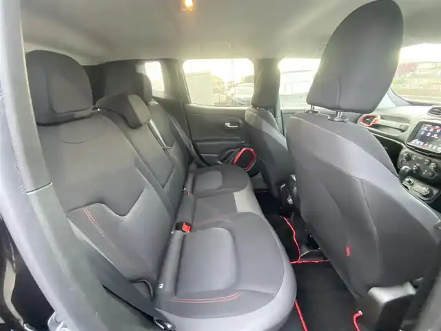 クライスラー・ジープ ジープ レネゲード トレイルホーク 福岡県 2019(令1)年 6.3万km 黒 ・クルーズコントロール/・純正ナビ/Bluetooth/USB/AUX/・バックカメラ/・ドライブレコーダー/・フルセグ/・ETC/・純正17AW/・LEDライト/・ブラインドスポット/・ダウンヒルアシスト