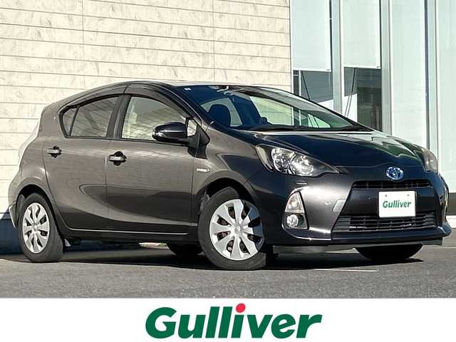 トヨタ アクア S 茨城県 2013(平25)年 8.4万km グレーメタリック 純正メモリナビ【NSLN-W62】/(地デジTV・BT・ラジオ再生)/ETC/バックカメラ/オートライト/LEDヘッドライト/純正フロアマット/スマートキー/取扱説明書/保証書