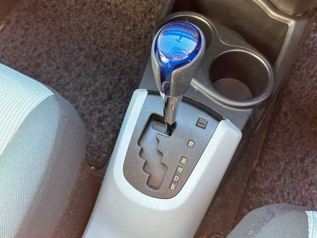 トヨタ アクア S 茨城県 2013(平25)年 8.4万km グレーメタリック 純正メモリナビ【NSLN-W62】/(地デジTV・BT・ラジオ再生)/ETC/バックカメラ/オートライト/LEDヘッドライト/純正フロアマット/スマートキー/取扱説明書/保証書