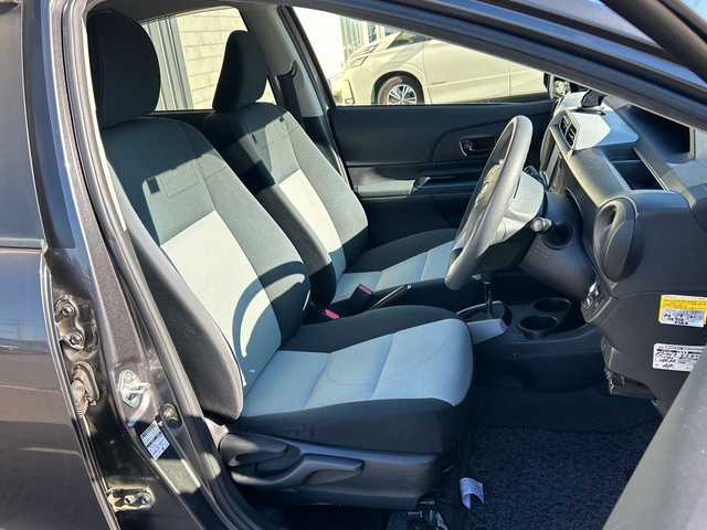 トヨタ アクア S 茨城県 2013(平25)年 8.4万km グレーメタリック 純正メモリナビ【NSLN-W62】/(地デジTV・BT・ラジオ再生)/ETC/バックカメラ/オートライト/LEDヘッドライト/純正フロアマット/スマートキー/取扱説明書/保証書