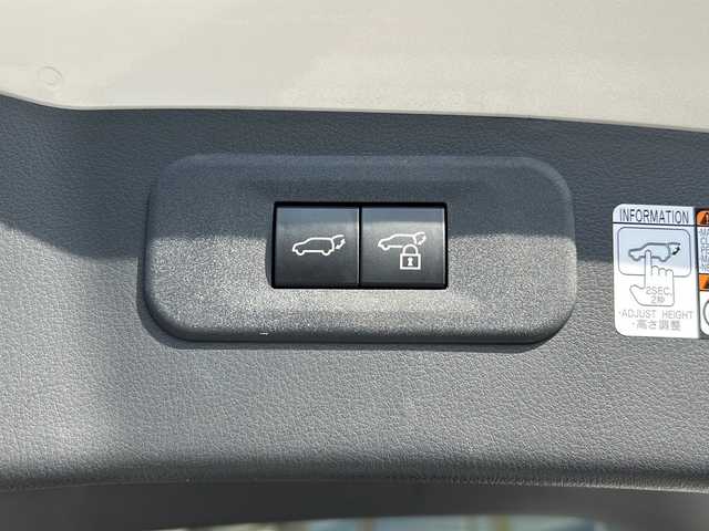 レクサス ＮＸ 250 バージョンL 静岡県 2022(令4)年 2万km ソニッククォーツ 純正ナビ/・ラジオ/フルセグTV/・Bluetooth/USB/CD/DVD/Miracast/主要装備/・レーダークルーズコントロール　/・ドライブレコーダー　/・ＥＴＣ２．０　/・ステアリングリモコン　/・パノラマルーフ　/・デジタルインナーミラー　/・シートヒーター　/・エアシート　/・ヘッドアップディスプレイ　/・ＢＳＭ/・ハンドルヒーター/・パドルシフト/・オートライト/・オートハイビーム/・アイドリングストップ/・ホールド/・パワーバックドア/・SOSコール/・ヒーテッドドアミラー/・プッシュスタート/・スマートキー