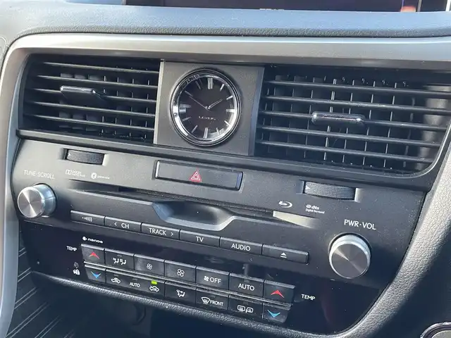 レクサス ＲＸ 200t Fスポーツ 道南・函館 2016(平28)年 6.4万km ホワイトノーヴァガラスフレーク /純正ナビ//フルセグＴＶ//ドライブレコーダー//バックカメラ//シートヒーター//ベンチレーション//パワーシート//パワーバックドア//ブラインドスポットモニター//クルーズコントロール//ヘッドアップディスプレイ//コーナーセンサー//レーンキープアシスト//衝突軽減ブレーキ//オートライト//オートハイビーム//LEDフォグライト//ステアリングヒーター//パドルシフト//フロアマット//スマートキー//プッシュスタート