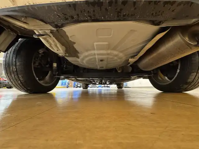 日産 キックス X 群馬県 2021(令3)年 6.2万km ブリリアントホワイトパール/ピュアブラック 2トーン 安全性能/・プロパイロット/・エマージェンシーブレーキ/・駐車支援/・車線逸脱防止支援/純正9インチナビ/　　フルセグ/BT/CD/DVD/    FM/AM/ipod/USB/    SD/MUSICSTOCKER/アラウンドビューモニター/デジタルインナーミラー/ブラックハーフレザーシート/オートLEDヘッドライト/フォグランプ/本革巻きステアリング/スマートキー2本/電動パーキングブレーキ/オートブレーキホールド/純正フロアマット/純正17AW/前後ドライブレコーダー/ビルドインETC