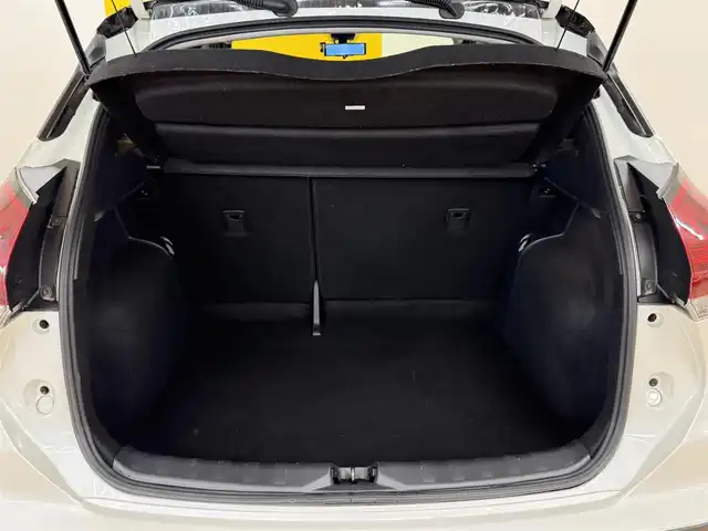 日産 キックス X 群馬県 2021(令3)年 6.2万km ブリリアントホワイトパール/ピュアブラック 2トーン 安全性能/・プロパイロット/・エマージェンシーブレーキ/・駐車支援/・車線逸脱防止支援/純正9インチナビ/　　フルセグ/BT/CD/DVD/    FM/AM/ipod/USB/    SD/MUSICSTOCKER/アラウンドビューモニター/デジタルインナーミラー/ブラックハーフレザーシート/オートLEDヘッドライト/フォグランプ/本革巻きステアリング/スマートキー2本/電動パーキングブレーキ/オートブレーキホールド/純正フロアマット/純正17AW/前後ドライブレコーダー/ビルドインETC