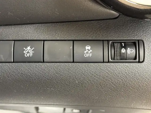 日産 キックス X 群馬県 2021(令3)年 6.2万km ブリリアントホワイトパール/ピュアブラック 2トーン 安全性能/・プロパイロット/・エマージェンシーブレーキ/・駐車支援/・車線逸脱防止支援/純正9インチナビ/　　フルセグ/BT/CD/DVD/    FM/AM/ipod/USB/    SD/MUSICSTOCKER/アラウンドビューモニター/デジタルインナーミラー/ブラックハーフレザーシート/オートLEDヘッドライト/フォグランプ/本革巻きステアリング/スマートキー2本/電動パーキングブレーキ/オートブレーキホールド/純正フロアマット/純正17AW/前後ドライブレコーダー/ビルドインETC