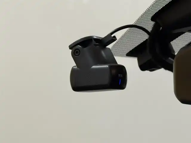 日産 キックス X 群馬県 2021(令3)年 6.2万km ブリリアントホワイトパール/ピュアブラック 2トーン 安全性能/・プロパイロット/・エマージェンシーブレーキ/・駐車支援/・車線逸脱防止支援/純正9インチナビ/　　フルセグ/BT/CD/DVD/    FM/AM/ipod/USB/    SD/MUSICSTOCKER/アラウンドビューモニター/デジタルインナーミラー/ブラックハーフレザーシート/オートLEDヘッドライト/フォグランプ/本革巻きステアリング/スマートキー2本/電動パーキングブレーキ/オートブレーキホールド/純正フロアマット/純正17AW/前後ドライブレコーダー/ビルドインETC