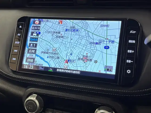 日産 キックス X 群馬県 2021(令3)年 6.2万km ブリリアントホワイトパール/ピュアブラック 2トーン 安全性能/・プロパイロット/・エマージェンシーブレーキ/・駐車支援/・車線逸脱防止支援/純正9インチナビ/　　フルセグ/BT/CD/DVD/    FM/AM/ipod/USB/    SD/MUSICSTOCKER/アラウンドビューモニター/デジタルインナーミラー/ブラックハーフレザーシート/オートLEDヘッドライト/フォグランプ/本革巻きステアリング/スマートキー2本/電動パーキングブレーキ/オートブレーキホールド/純正フロアマット/純正17AW/前後ドライブレコーダー/ビルドインETC