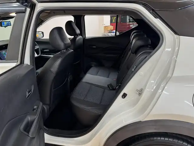 日産 キックス X 群馬県 2021(令3)年 6.2万km ブリリアントホワイトパール/ピュアブラック 2トーン 安全性能/・プロパイロット/・エマージェンシーブレーキ/・駐車支援/・車線逸脱防止支援/純正9インチナビ/　　フルセグ/BT/CD/DVD/    FM/AM/ipod/USB/    SD/MUSICSTOCKER/アラウンドビューモニター/デジタルインナーミラー/ブラックハーフレザーシート/オートLEDヘッドライト/フォグランプ/本革巻きステアリング/スマートキー2本/電動パーキングブレーキ/オートブレーキホールド/純正フロアマット/純正17AW/前後ドライブレコーダー/ビルドインETC