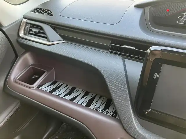 スズキ ソリオ バンディット HV MV 埼玉県 2025(令7)年 0.1万km ピュアホワイトP 登録時111km/ワンオーナー/両側パワースライドドア/スズキセーフティサポート/デュアルセンサーブレーキサポート2/アダプティブクルーズコントロール/　・全車速追随機能・停止保持機能付き/電動パーキングブレーキ/アイドリングストップ/パーキングセンサー/ブラインドスポットモニター/ヘッドアップディスプレイ/LEDヘッドライト/LEDフォグ/ハイビームアシスト/革巻きステアリング/運転席・助手席シートヒーター/プッシュスタートボタン/スマートキー2個/純正15インチAW/保証書・取扱説明書/