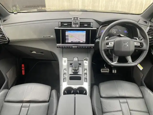 ＤＳオートモビル シトロエン ＤＳ７ クロスバック オペラ ブルーHDi 熊本県 2023(令5)年 1.3万km ノアールペルラネラ ・スマートキー/・プッシュスタート/・パノラマサンルーフ/・アクティブセーフティブレーキ/・トラフィックサインインフォメーション/・疲労検知/・ナイトヴィジョン/・パーキングアシスト/・インテリジェントハイビーム/・パーキングセンサー/・ブラインドスポットモニター/・クルーズコントロール(追従式)/・黒革シート/・前席パワーシート /・前席シートヒーター ＆エアシート /・純正メモリナビ/　【Bluetooth・USB・AppleCarPlay・AndroidAuto】/・FOCAL ELECTRAサウンドシステム/・フルセグTV/・全方位カメラ＆左サイドカメラ/・ETC/・ドライブレコーダー(前後録画)/・アクティブサスペンション/・LEDヘッドランプ/・LEDフォグランプ/・純正マット