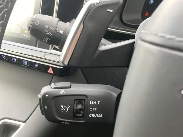 ＤＳオートモビル シトロエン ＤＳ７ クロスバック オペラ ブルーHDi 熊本県 2023(令5)年 1.3万km ノアールペルラネラ ・スマートキー/・プッシュスタート/・パノラマサンルーフ/・アクティブセーフティブレーキ/・トラフィックサインインフォメーション/・疲労検知/・ナイトヴィジョン/・パーキングアシスト/・インテリジェントハイビーム/・パーキングセンサー/・ブラインドスポットモニター/・クルーズコントロール(追従式)/・黒革シート/・前席パワーシート /・前席シートヒーター ＆エアシート /・純正メモリナビ/　【Bluetooth・USB・AppleCarPlay・AndroidAuto】/・FOCAL ELECTRAサウンドシステム/・フルセグTV/・全方位カメラ＆左サイドカメラ/・ETC/・ドライブレコーダー(前後録画)/・アクティブサスペンション/・LEDヘッドランプ/・LEDフォグランプ/・純正マット