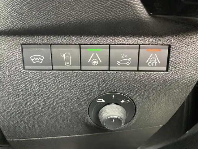 ＤＳオートモビル シトロエン ＤＳ７ クロスバック オペラ ブルーHDi 熊本県 2023(令5)年 1.3万km ノアールペルラネラ ・スマートキー/・プッシュスタート/・パノラマサンルーフ/・アクティブセーフティブレーキ/・トラフィックサインインフォメーション/・疲労検知/・ナイトヴィジョン/・パーキングアシスト/・インテリジェントハイビーム/・パーキングセンサー/・ブラインドスポットモニター/・クルーズコントロール(追従式)/・黒革シート/・前席パワーシート /・前席シートヒーター ＆エアシート /・純正メモリナビ/　【Bluetooth・USB・AppleCarPlay・AndroidAuto】/・FOCAL ELECTRAサウンドシステム/・フルセグTV/・全方位カメラ＆左サイドカメラ/・ETC/・ドライブレコーダー(前後録画)/・アクティブサスペンション/・LEDヘッドランプ/・LEDフォグランプ/・純正マット