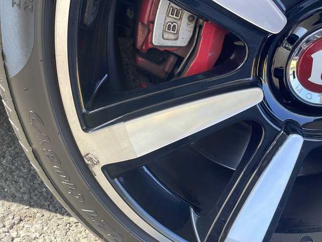 ベントレー フライングスパー V8 S 東京都 2016(平28)年 7.8万km 黒 左ハンドル/4WD/サンルーフ/純正ナビ/CD/DVD/SD/HDD/AUX/フルセグTV/バックカメラ/クリアランスソナー/ブラインドスポットモニター/レザーシート/全席パワーシート/前席シートヒーター・エアーシート/ETC/21インチアルミホイール/純正フロアマット/前後ドライブレコーダー/スーパーキャットレーダー/キーレスキー×2/取扱説明書/保証書
