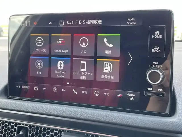 ホンダ シビック タイプR 佐賀県 2024(令6)年 0.3万km チャンピオンシップホワイト 純正9インチHonda CONNECTディスプレイ/・フルセグTV/AM/FM/USB/Bluetooth/・AppleCarPlay/AndroidAuto/バックカメラ/ビルトインETC2.0/電子パーキングブレーキ/BRAKE HOLD機能/前席Honda TYPE Rシート/TYPE R専用ステアリングホイール/アダプティブダンパーシステム/TYPE R専用サスペンション/19インチリバースリムアルミホイール/ Brembo社製フロント大径ベンチレーテッド2ピースディスクブレーキ（φ350mm）/Brembo社製フロントアルミ対向4ポットキャリパー/リアディスクブレーキ（φ305mm）/ステンレス製スポーツペダル/アルミ製シフトノブ/純正ドアバイザ―/新車時保証書/記録簿/取扱説明書/スペアキー１本/Honda SENSING/・衝突軽減ブレーキ（CMBS）/・路外逸脱抑制機能/・アダプティブクルーズコントロール（ACC）/・車線維持支援システム（LKAS）/・近距離衝突軽減ブレーキ/・先行車発進お知らせ機能/・標識認識機能/・ブラインドスポットインフォメーション/・パーキングセンサーシステム