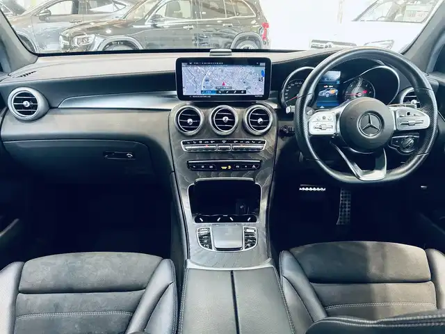 メルセデス・ベンツ ＧＬＣ２２０ d 4マチック クーペ AMGライン 大阪府 2022(令4)年 4.8万km ダイヤモンドホワイト レーダーセーフティP/ハーフレザー/メモリ付きパワーシート/シートヒーター/純正ナビ/TV/360度カメラ/applecarplay/ACC/ブラインドスポット/純正19インチAW/LEDヘッドライト/アンビエントライト/電動リアゲート/ワイヤレス充電