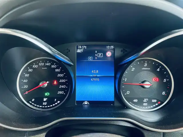 メルセデス・ベンツ ＧＬＣ２２０ d 4マチック クーペ AMGライン 大阪府 2022(令4)年 4.8万km ダイヤモンドホワイト レーダーセーフティP/ハーフレザー/メモリ付きパワーシート/シートヒーター/純正ナビ/TV/360度カメラ/applecarplay/ACC/ブラインドスポット/純正19インチAW/LEDヘッドライト/アンビエントライト/電動リアゲート/ワイヤレス充電