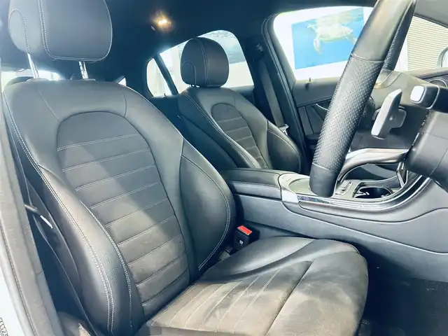 メルセデス・ベンツ ＧＬＣ２２０ d 4マチック クーペ AMGライン 大阪府 2022(令4)年 4.8万km ダイヤモンドホワイト レーダーセーフティP/ハーフレザー/メモリ付きパワーシート/シートヒーター/純正ナビ/TV/360度カメラ/applecarplay/ACC/ブラインドスポット/純正19インチAW/LEDヘッドライト/アンビエントライト/電動リアゲート/ワイヤレス充電
