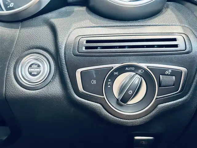 メルセデス・ベンツ ＧＬＣ２２０ d 4マチック クーペ AMGライン 大阪府 2022(令4)年 4.8万km ダイヤモンドホワイト レーダーセーフティP/ハーフレザー/メモリ付きパワーシート/シートヒーター/純正ナビ/TV/360度カメラ/applecarplay/ACC/ブラインドスポット/純正19インチAW/LEDヘッドライト/アンビエントライト/電動リアゲート/ワイヤレス充電