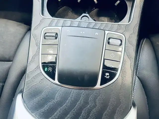 メルセデス・ベンツ ＧＬＣ２２０ d 4マチック クーペ AMGライン 大阪府 2022(令4)年 4.8万km ダイヤモンドホワイト レーダーセーフティP/ハーフレザー/メモリ付きパワーシート/シートヒーター/純正ナビ/TV/360度カメラ/applecarplay/ACC/ブラインドスポット/純正19インチAW/LEDヘッドライト/アンビエントライト/電動リアゲート/ワイヤレス充電