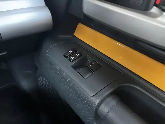 トヨタ ＦＪクルーザー カラーパッケージ 高知県 2011(平23)年 6.1万km イエロー/ホワイト 社外ナビ/　Bluetooth/フルセグ/　CD/DVD/AM/FM/4WD/バックカメラ/クルーズコントロール/ETC/ドライブレコーダー/リモコンキー/スペアキー/LEDヘッドライト/社外17インチアルミホイール/純正フロアマット/コーナーセンサー/ルーフレール/背面タイヤ/横滑り防止装置/盗難防止装置/保証書/取扱説明書/記録簿