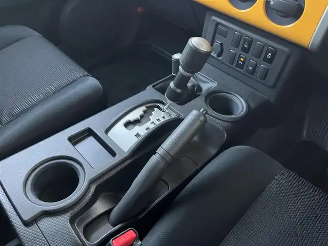 トヨタ ＦＪクルーザー カラーパッケージ 高知県 2011(平23)年 6.1万km イエロー/ホワイト 社外ナビ/　Bluetooth/フルセグ/　CD/DVD/AM/FM/4WD/バックカメラ/クルーズコントロール/ETC/ドライブレコーダー/リモコンキー/スペアキー/LEDヘッドライト/社外17インチアルミホイール/純正フロアマット/コーナーセンサー/ルーフレール/背面タイヤ/横滑り防止装置/盗難防止装置/保証書/取扱説明書/記録簿