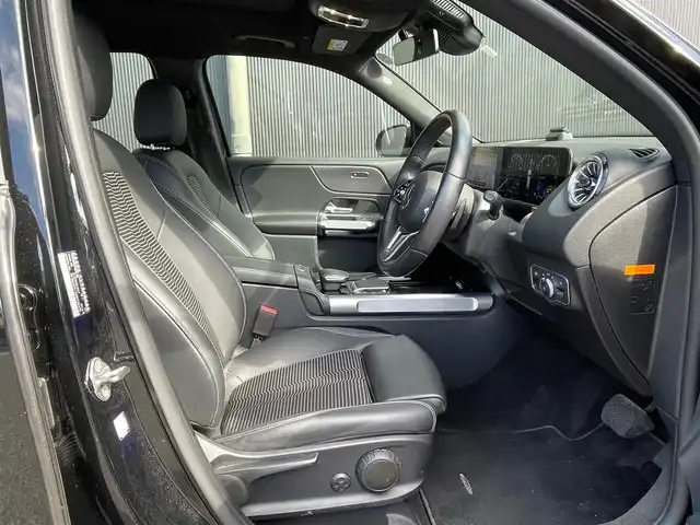 メルセデス・ベンツ Ｍ・ベンツ ＧＬＢ２００ｄ 4マチック 香川県 2022(令4)年 1.4万km コスモスブラック 純正ナビ/BT/USB/地デジ/全方位カメラ/バックカメラ/ACC/ブラインドスポットモニター/レーンアシスト/衝突軽減/アンビエントライト/パノラマサンルーフ/ハーフレザーシート/ドライブレコーダー/スマートキー/4WD/アイドリングストップ/シートヒーター/パワーバックドア/コーナーセンサー/純正18インチアルミ