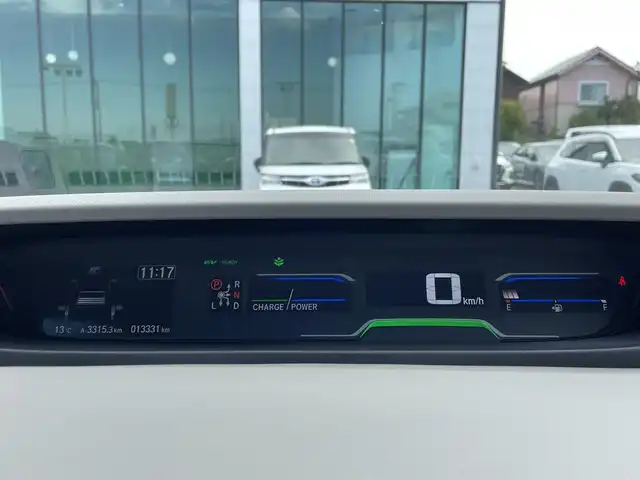 ホンダ フリード ハイブリット G 東京都 2022(令4)年 1.4万km プラチナホワイトパール ワンオーナー /ホンダセンシング/・衝突軽減ブレーキ/・歩行者事故低減ステアリング/・アダプティブクルーズコントロール/・車線維持支援システム/・路外逸脱抑制機能/・誤発進抑制機能/・先行車発進お知らせ機能/・標識認識機能/純正9インチナビ /・AM/FM/CD/DVD/・フルセグTV/Bluetooth/両側パワースライドドア/ハーフレザーシート /ウォークスルーシート/ドライブレコーダー前後 /エンジンスタートボタン /スマートキー /スペアキー有/オートライト/オートエアコン/保証書/取扱説明書