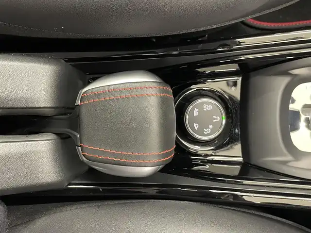プジョー ２００８ GTライン 岡山県 2018(平30)年 3.8万km 黒 GTライン/純正ナビ/Bluetooth/クルコン/バックカメラ/アクティブシティブレーキ/パーキングアシスト/アンビエントライト/ドラレコ（F/R）/純正LEDヘッドライト/ブラック＆ホワイトエディション専用ホイル/スペアキー/ETC