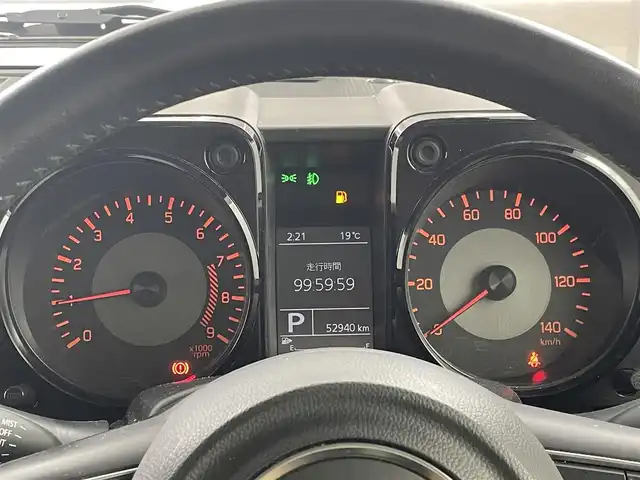 スズキ ジムニー XC 熊本県 2023(令5)年 5.3万km ミディアムグレー 社外メモリナビ(CD/DVD/BT/フルセグ)/2/4WD切り替え/デュアルブレーキサポート/衝突被害軽減ブレーキ/車線逸脱警告/バックカメラ/クルーズコントロール/スロットルコントローラー/前後ドライブレコーダー/前席シートヒーター/アイドリングストップ/オートライト/LEDヘッドライト/純正ゴムフロアマット/LED室内灯/取扱説明書/保証書