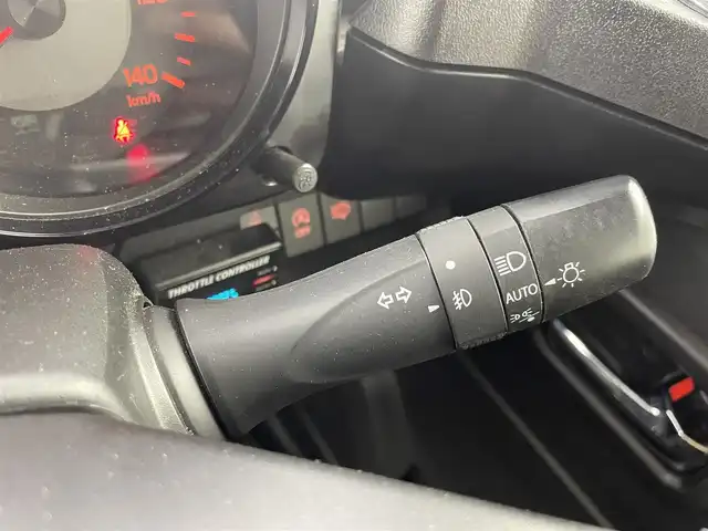 スズキ ジムニー XC 熊本県 2023(令5)年 5.3万km ミディアムグレー 社外メモリナビ(CD/DVD/BT/フルセグ)/2/4WD切り替え/デュアルブレーキサポート/衝突被害軽減ブレーキ/車線逸脱警告/バックカメラ/クルーズコントロール/スロットルコントローラー/前後ドライブレコーダー/前席シートヒーター/アイドリングストップ/オートライト/LEDヘッドライト/純正ゴムフロアマット/LED室内灯/取扱説明書/保証書