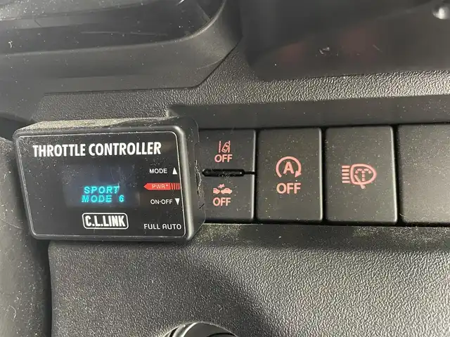 スズキ ジムニー XC 熊本県 2023(令5)年 5.3万km ミディアムグレー 社外メモリナビ(CD/DVD/BT/フルセグ)/2/4WD切り替え/デュアルブレーキサポート/衝突被害軽減ブレーキ/車線逸脱警告/バックカメラ/クルーズコントロール/スロットルコントローラー/前後ドライブレコーダー/前席シートヒーター/アイドリングストップ/オートライト/LEDヘッドライト/純正ゴムフロアマット/LED室内灯/取扱説明書/保証書