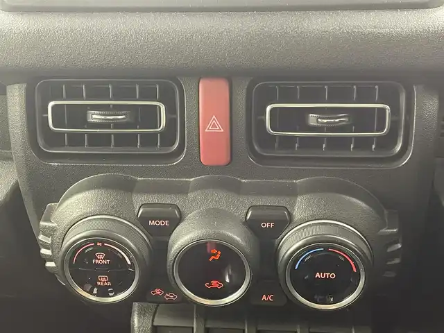 スズキ ジムニー XC 熊本県 2023(令5)年 5.3万km ミディアムグレー 社外メモリナビ(CD/DVD/BT/フルセグ)/2/4WD切り替え/デュアルブレーキサポート/衝突被害軽減ブレーキ/車線逸脱警告/バックカメラ/クルーズコントロール/スロットルコントローラー/前後ドライブレコーダー/前席シートヒーター/アイドリングストップ/オートライト/LEDヘッドライト/純正ゴムフロアマット/LED室内灯/取扱説明書/保証書