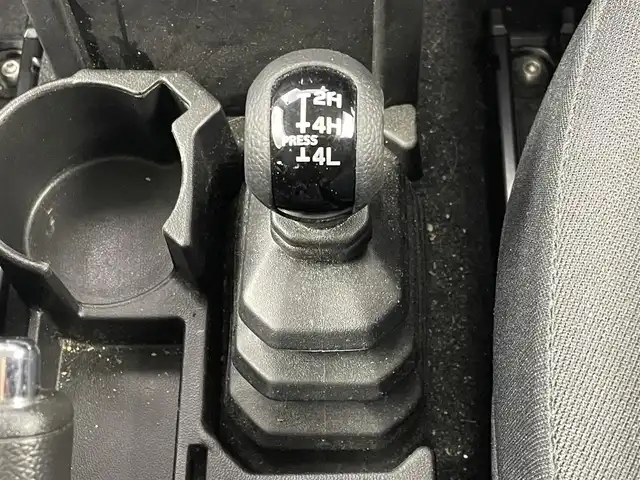 スズキ ジムニー XC 熊本県 2023(令5)年 5.3万km ミディアムグレー 社外メモリナビ(CD/DVD/BT/フルセグ)/2/4WD切り替え/デュアルブレーキサポート/衝突被害軽減ブレーキ/車線逸脱警告/バックカメラ/クルーズコントロール/スロットルコントローラー/前後ドライブレコーダー/前席シートヒーター/アイドリングストップ/オートライト/LEDヘッドライト/純正ゴムフロアマット/LED室内灯/取扱説明書/保証書