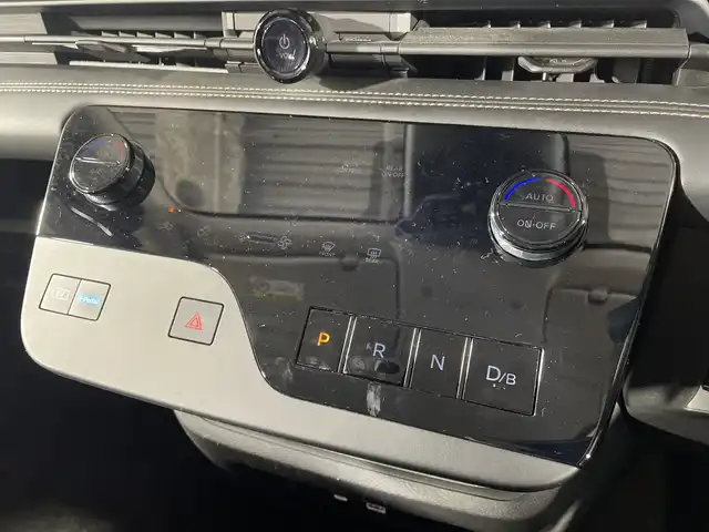 日産 セレナ e－パワー ハイウェイスター V 福岡県 2023(令5)年 1.6万km アズライトブルー 純正12型ナビ（BT/AndroidAuto/AMFM/USB/HDMI） /フルセグTV　/フリップダウンモニター/レーダークルーズコントロール　/デジタルインナーミラー/ドラレコ前後　/両側パワースライド　/標識認識機能　/パーキングアシスト/先行車発信お知らせ機能/横滑り防止装置/衝突被害軽減システム/ETC2.0/スマートキー（スペアキー1本）/純正AW/純正フロアマット