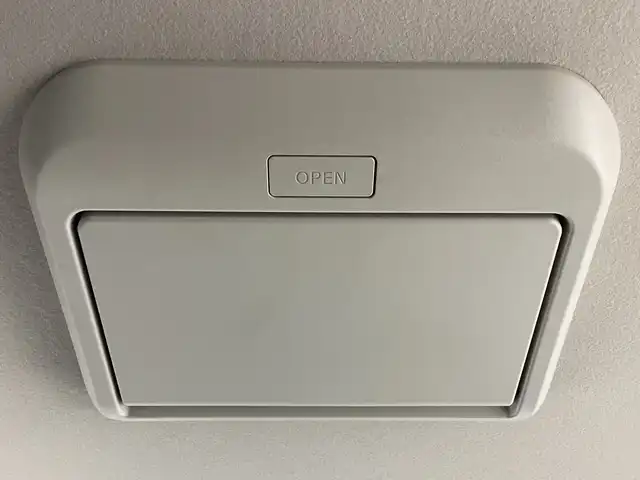 日産 セレナ e－パワー ハイウェイスター V 福岡県 2023(令5)年 1.6万km アズライトブルー 純正12型ナビ（BT/AndroidAuto/AMFM/USB/HDMI） /フルセグTV　/フリップダウンモニター/レーダークルーズコントロール　/デジタルインナーミラー/ドラレコ前後　/両側パワースライド　/標識認識機能　/パーキングアシスト/先行車発信お知らせ機能/横滑り防止装置/衝突被害軽減システム/ETC2.0/スマートキー（スペアキー1本）/純正AW/純正フロアマット