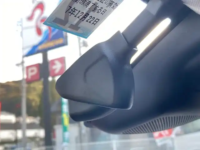 ホンダ ヴェゼル ハイブリッド e:HEV X 長崎県 2022(令4)年 2.1万km プレミアムクリスタルレッドM ホンダセンシング/・衝突被害軽減ブレーキ/・レーダークルーズコントロール/・レーンキープアシスト/Honda CONNECTディスプレー/・ナビ/・Bluetooth接続/・フルセグTV/・スマートフォン連携/バックカメラ/ビルトインETC2.0/ワイヤレス充電/ステアリングスイッチ/パドルシフト/電子パーキング/オートホールド機能/ダウンヒルアシスト/コーナーセンサー/横すべり防止装置/ISOFIX/ドライブレコーダー