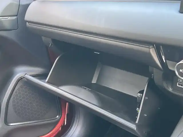 ホンダ ヴェゼル ハイブリッド e:HEV X 長崎県 2022(令4)年 2.1万km プレミアムクリスタルレッドM ホンダセンシング/・衝突被害軽減ブレーキ/・レーダークルーズコントロール/・レーンキープアシスト/Honda CONNECTディスプレー/・ナビ/・Bluetooth接続/・フルセグTV/・スマートフォン連携/バックカメラ/ビルトインETC2.0/ワイヤレス充電/ステアリングスイッチ/パドルシフト/電子パーキング/オートホールド機能/ダウンヒルアシスト/コーナーセンサー/横すべり防止装置/ISOFIX/ドライブレコーダー