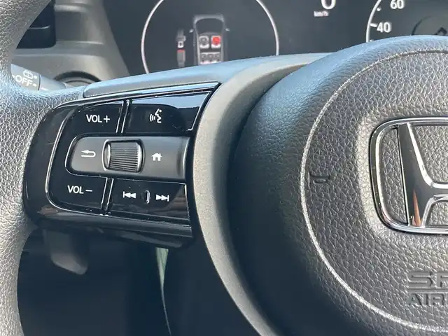 ホンダ ヴェゼル ハイブリッド e:HEV X 長崎県 2022(令4)年 2.1万km プレミアムクリスタルレッドM ホンダセンシング/・衝突被害軽減ブレーキ/・レーダークルーズコントロール/・レーンキープアシスト/Honda CONNECTディスプレー/・ナビ/・Bluetooth接続/・フルセグTV/・スマートフォン連携/バックカメラ/ビルトインETC2.0/ワイヤレス充電/ステアリングスイッチ/パドルシフト/電子パーキング/オートホールド機能/ダウンヒルアシスト/コーナーセンサー/横すべり防止装置/ISOFIX/ドライブレコーダー