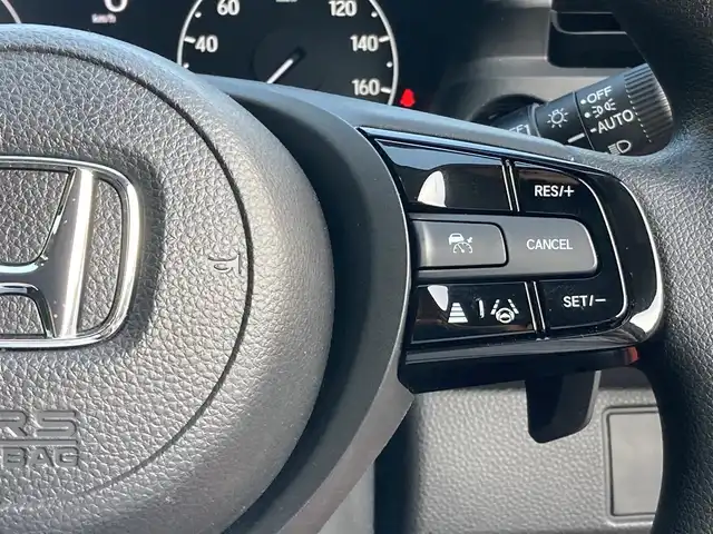 ホンダ ヴェゼル ハイブリッド e:HEV X 長崎県 2022(令4)年 2.1万km プレミアムクリスタルレッドM ホンダセンシング/・衝突被害軽減ブレーキ/・レーダークルーズコントロール/・レーンキープアシスト/Honda CONNECTディスプレー/・ナビ/・Bluetooth接続/・フルセグTV/・スマートフォン連携/バックカメラ/ビルトインETC2.0/ワイヤレス充電/ステアリングスイッチ/パドルシフト/電子パーキング/オートホールド機能/ダウンヒルアシスト/コーナーセンサー/横すべり防止装置/ISOFIX/ドライブレコーダー